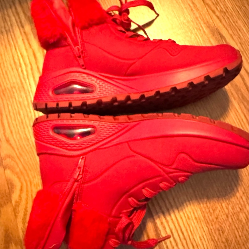 Like NEW: Skechers Women's Red Bootie Sneakers, size 9 (fits 8 too) - Picture 9 of 9